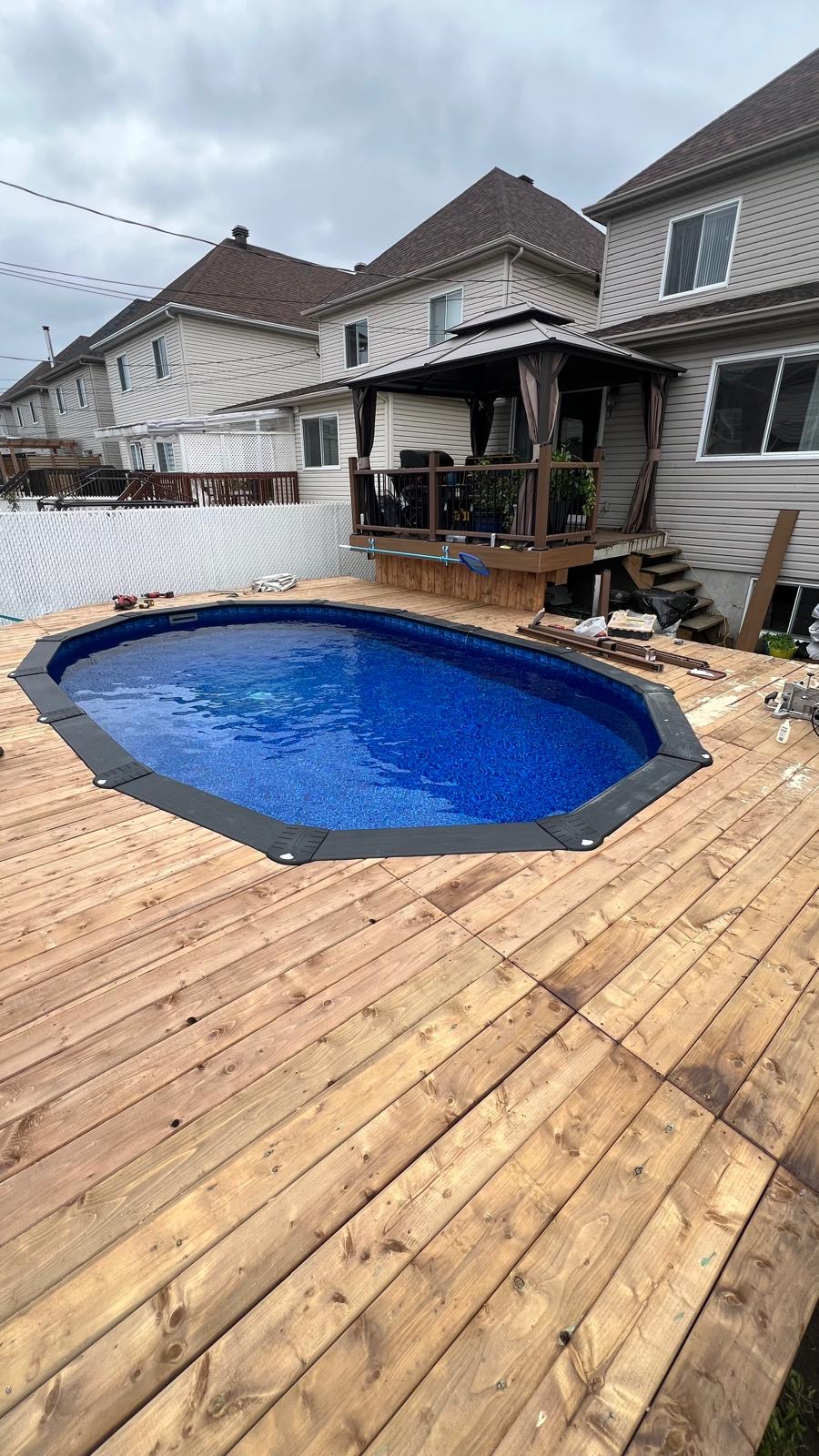 Aménagement extérieur avec piscine